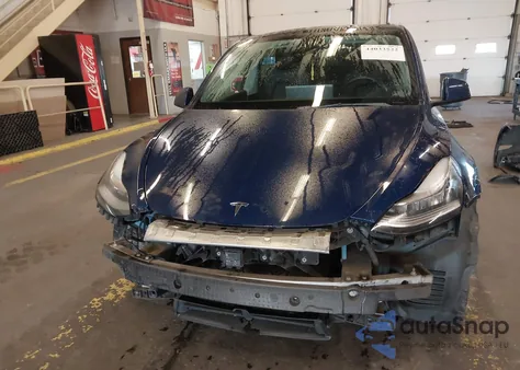 2021 Tesla Model Y Long Range Dual Motor All-Wheel Drive z USA, uszkodzony, nr VIN 5YJYGDEE5MF099836